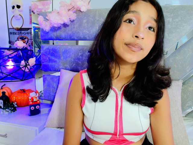 Realdoncella live cam on BongaCams