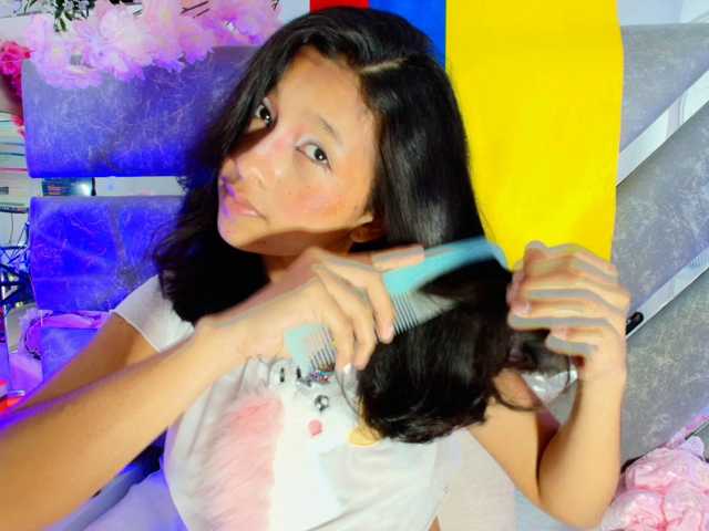 Realdoncella live cam on BongaCams