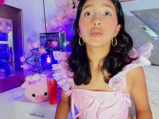 Realdoncella live cam on BongaCams