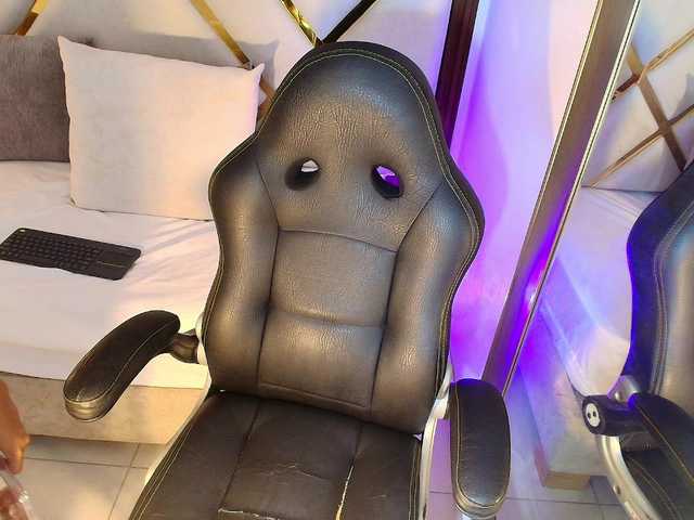 Realdoncella live webcam show