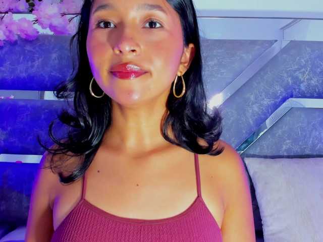 Realdoncella live cam on BongaCams