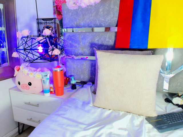 Realdoncella live cam on BongaCams