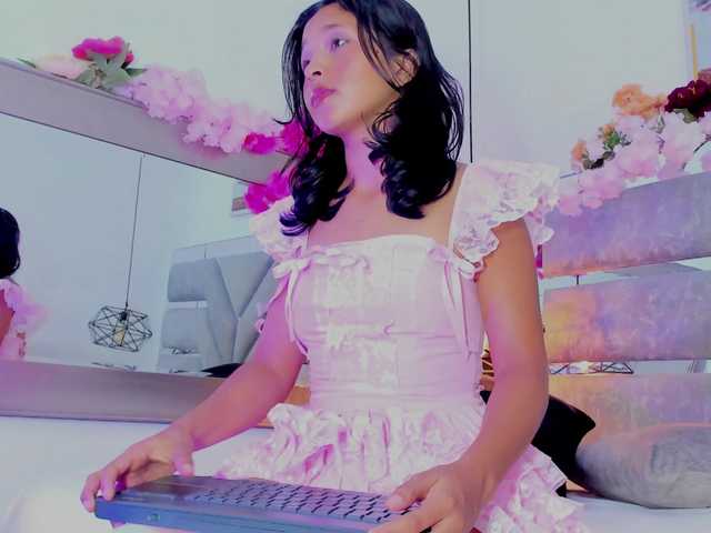 Realdoncella live cam on BongaCams
