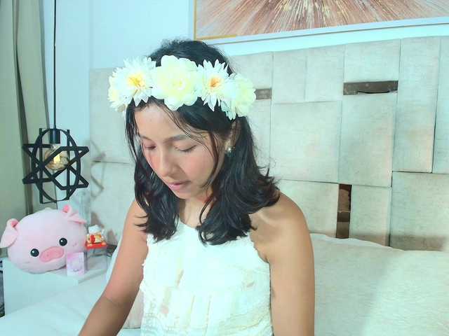 Realdoncella live cam on BongaCams
