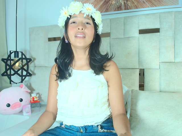 Realdoncella live cam on BongaCams