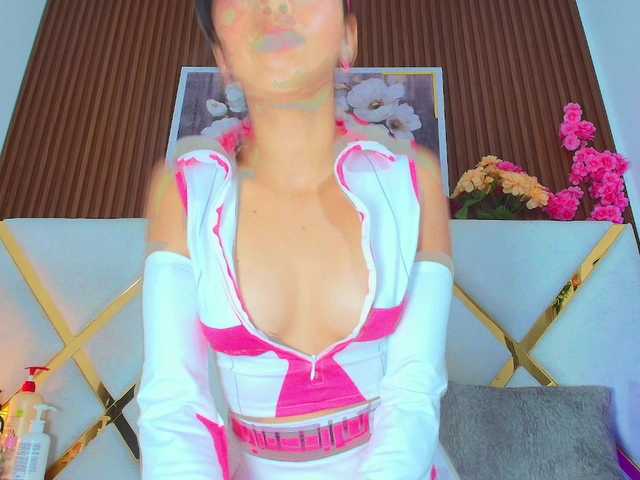 Realdoncella live cam on BongaCams
