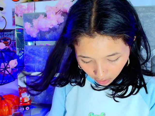 Realdoncella live cam on BongaCams