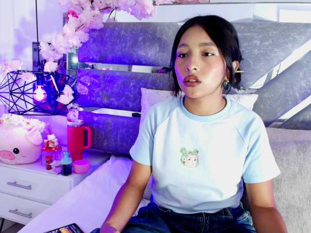 Realdoncella live cam on BongaCams