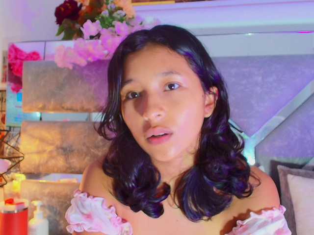 Realdoncella live cam on BongaCams