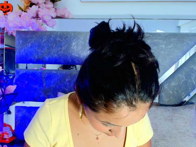 Realdoncella live cam on BongaCams