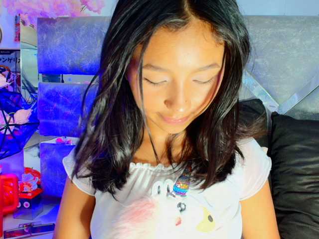 Realdoncella live cam on BongaCams