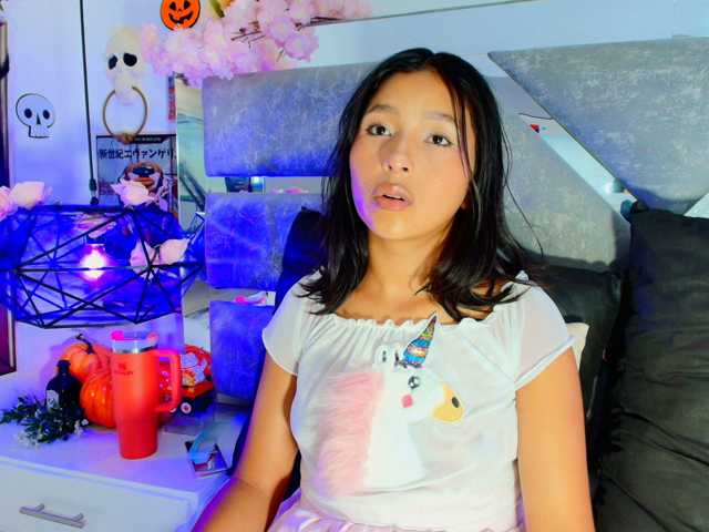 Realdoncella live cam on BongaCams