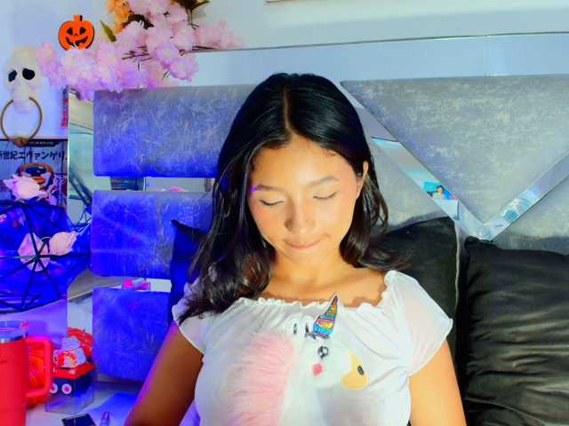 Realdoncella live cam on BongaCams