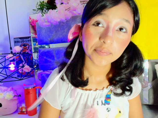 Realdoncella live cam on BongaCams