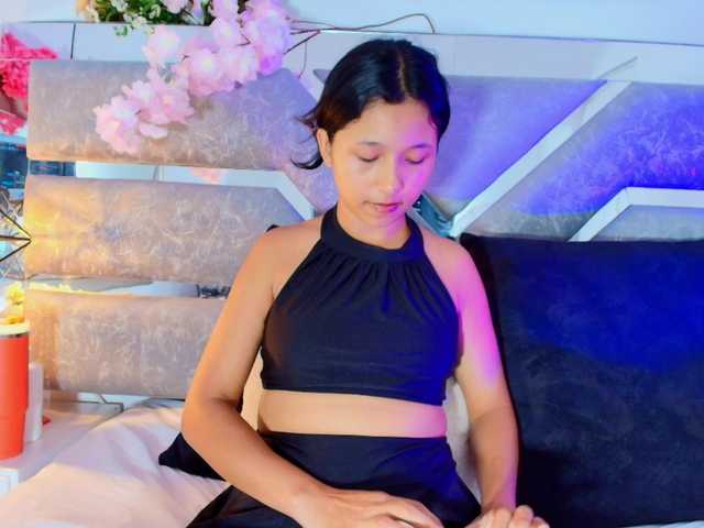 Realdoncella live cam on BongaCams