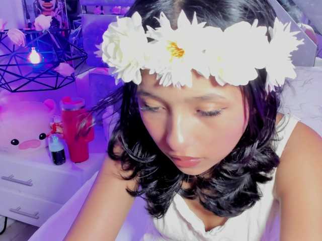 Realdoncella live cam on BongaCams