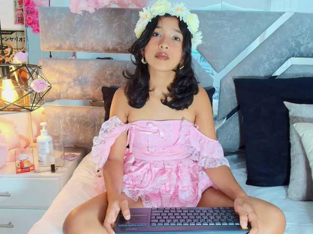 Realdoncella live cam on BongaCams