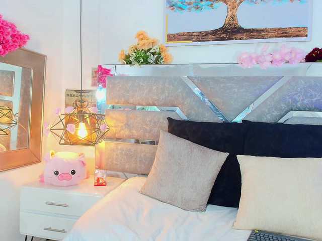 Realdoncella live cam on BongaCams