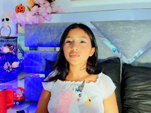 Realdoncella live cam on BongaCams