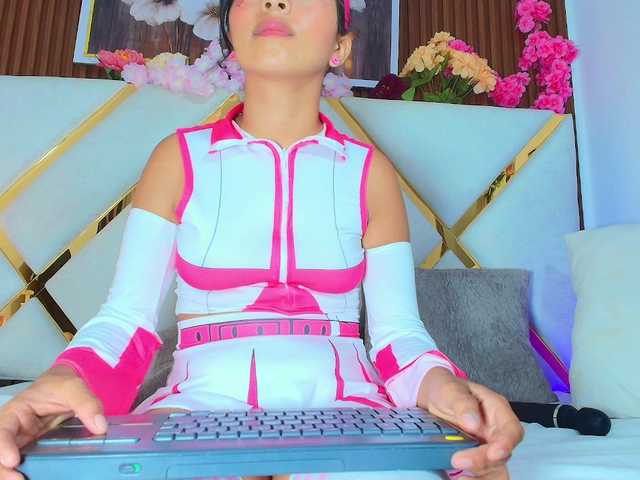 Realdoncella live cam on BongaCams