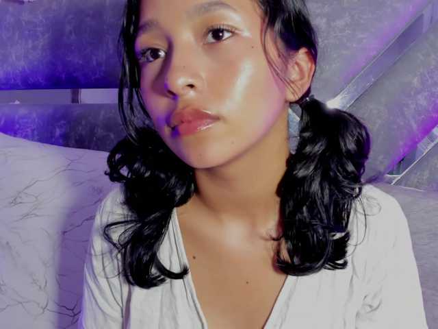 Realdoncella live cam on BongaCams