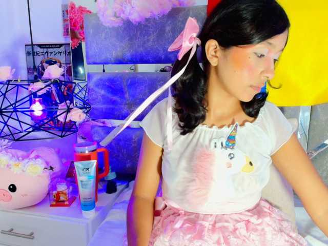 Realdoncella live cam on BongaCams