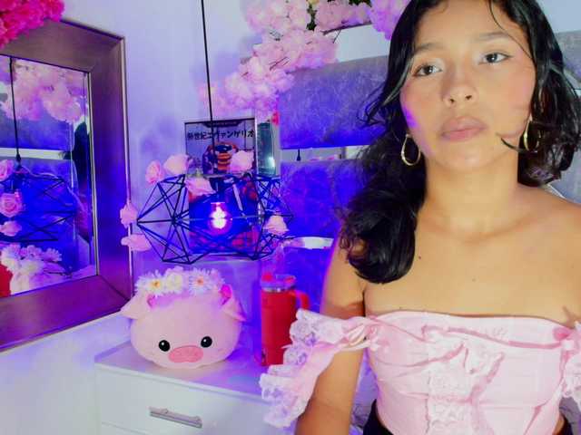Realdoncella live cam on BongaCams