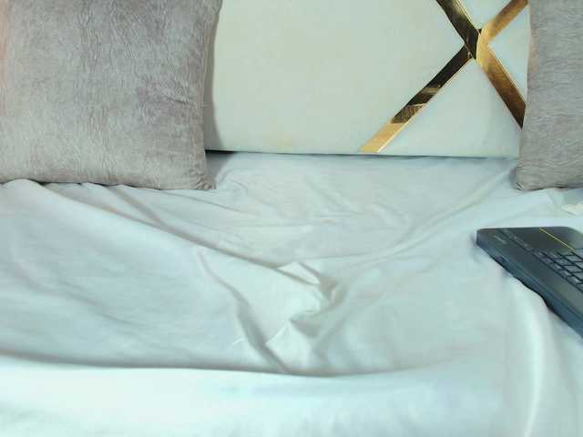 Realdoncella live cam on BongaCams