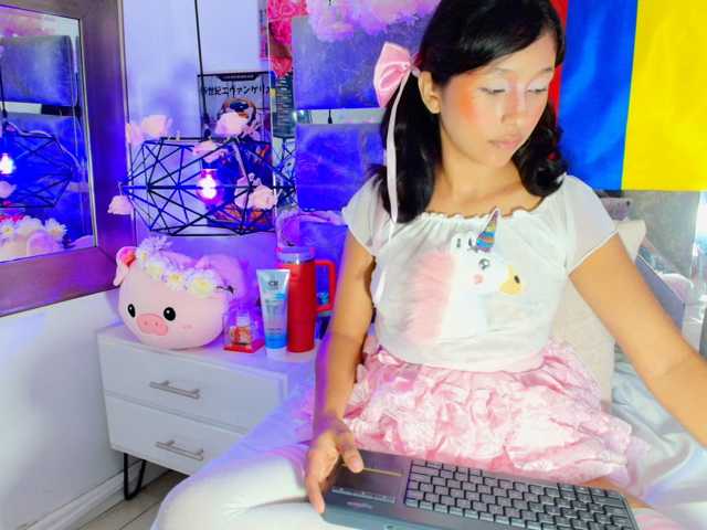 Realdoncella live cam on BongaCams