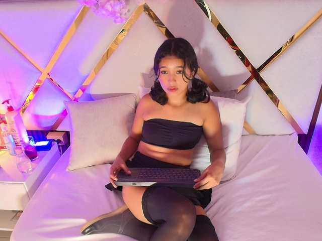 Realdoncella live webcam show