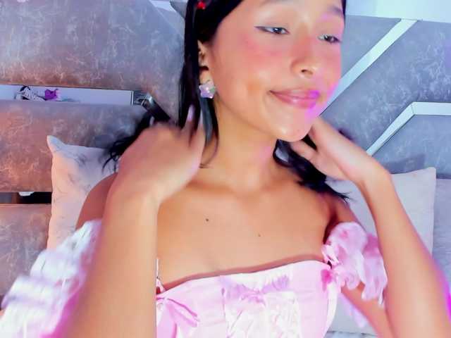 Realdoncella live cam on BongaCams