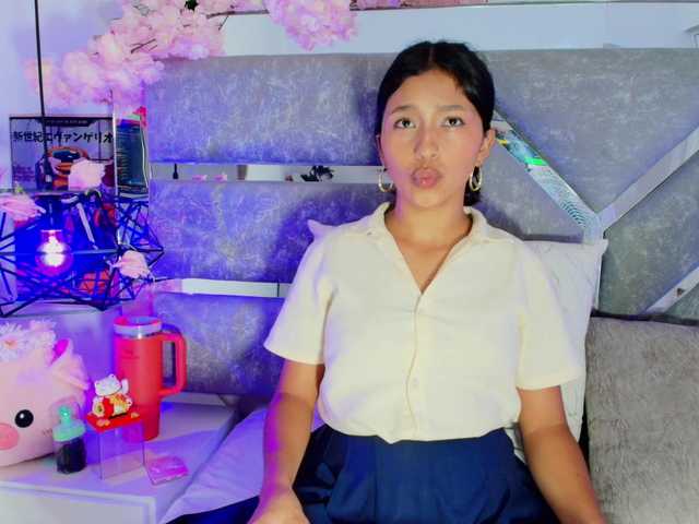 Realdoncella live cam on BongaCams