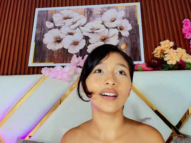 Realdoncella live cam on BongaCams