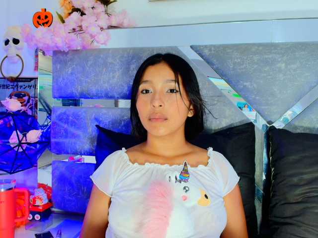 Realdoncella live cam on BongaCams