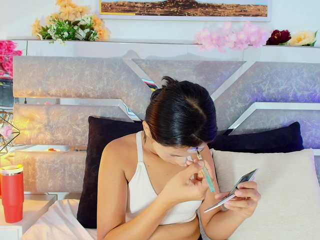 Realdoncella live cam on BongaCams