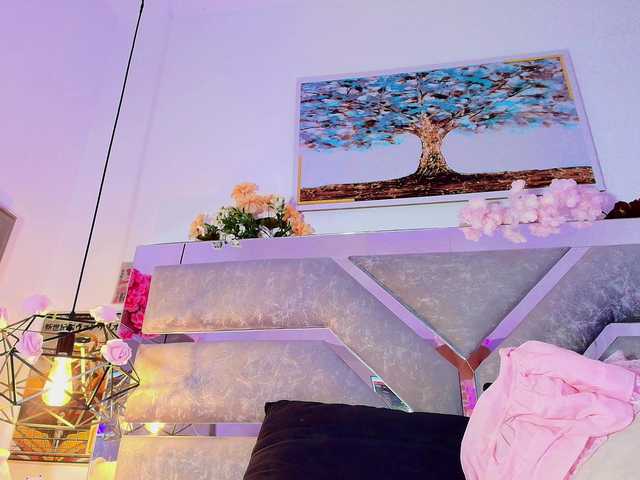 Realdoncella live cam on BongaCams