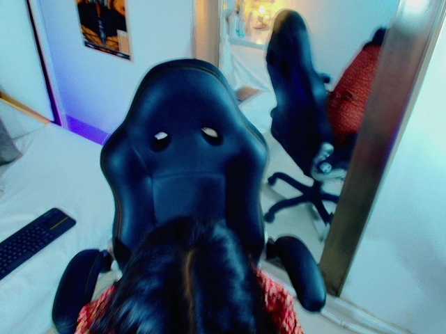 Realdoncella live cam on BongaCams