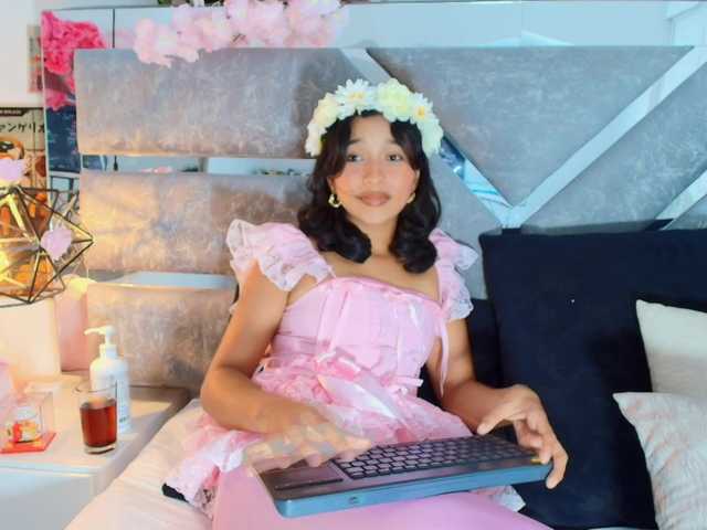 Realdoncella live cam on BongaCams