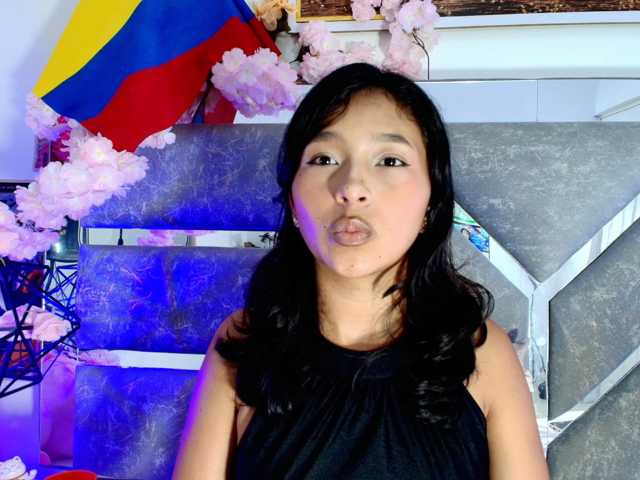 Realdoncella live cam on BongaCams