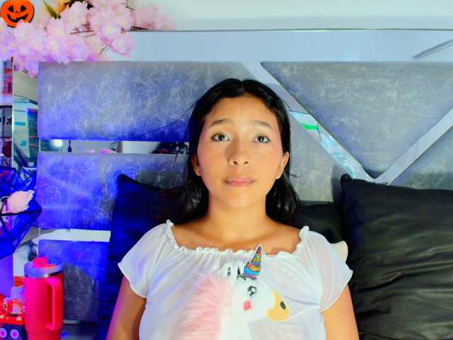 Realdoncella live cam on BongaCams
