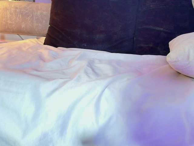 Realdoncella live cam on BongaCams