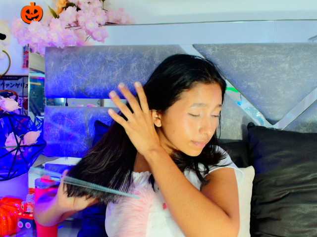 Realdoncella live cam on BongaCams