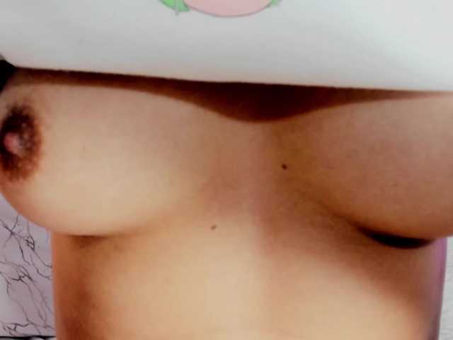 Realdoncella live cam on BongaCams