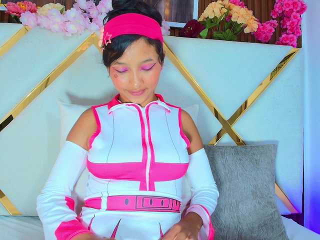 Realdoncella live cam on BongaCams