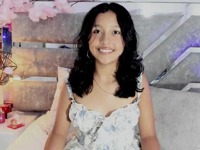 Realdoncella live cam on BongaCams