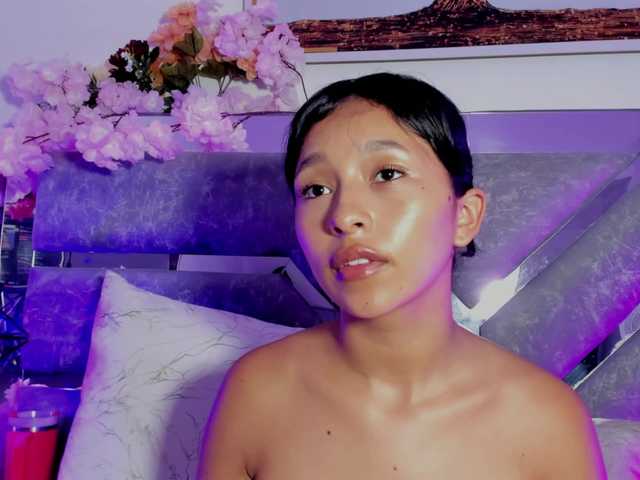 Realdoncella live cam on BongaCams