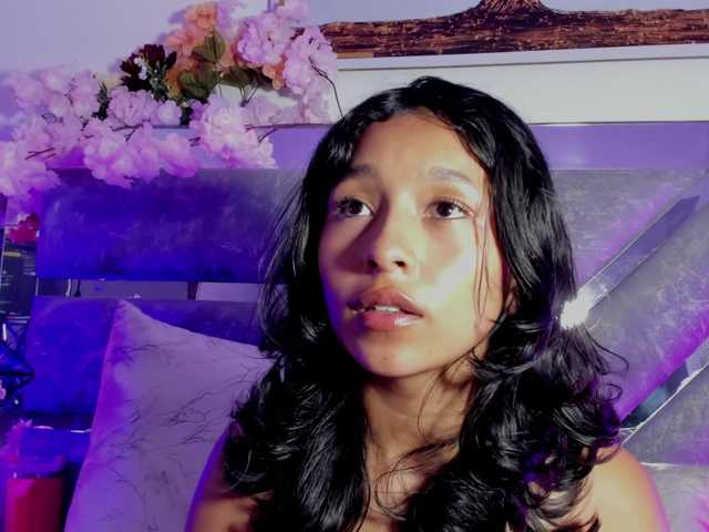Realdoncella live cam on BongaCams