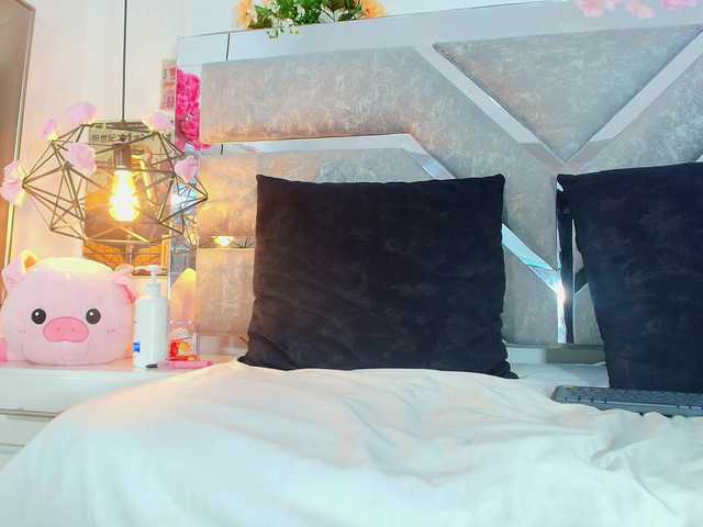 Realdoncella live cam on BongaCams