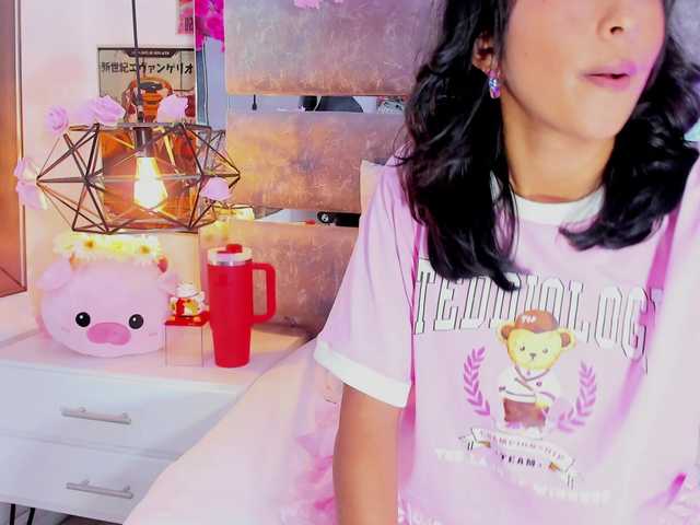 Realdoncella live cam on BongaCams