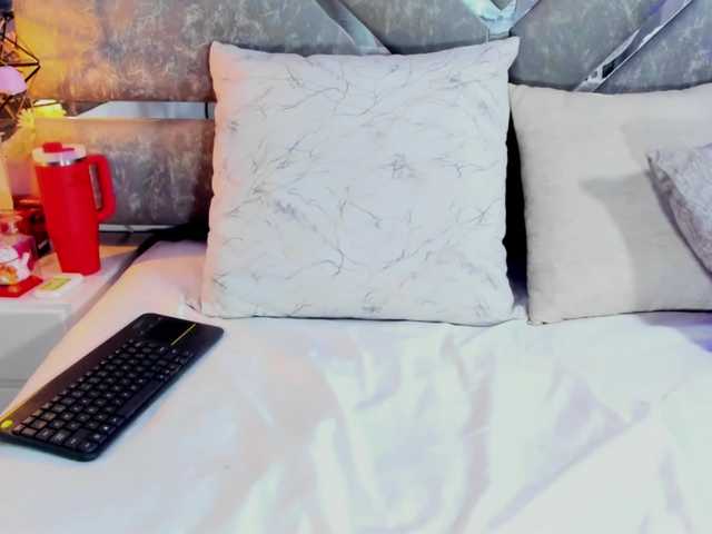 Realdoncella live cam on BongaCams